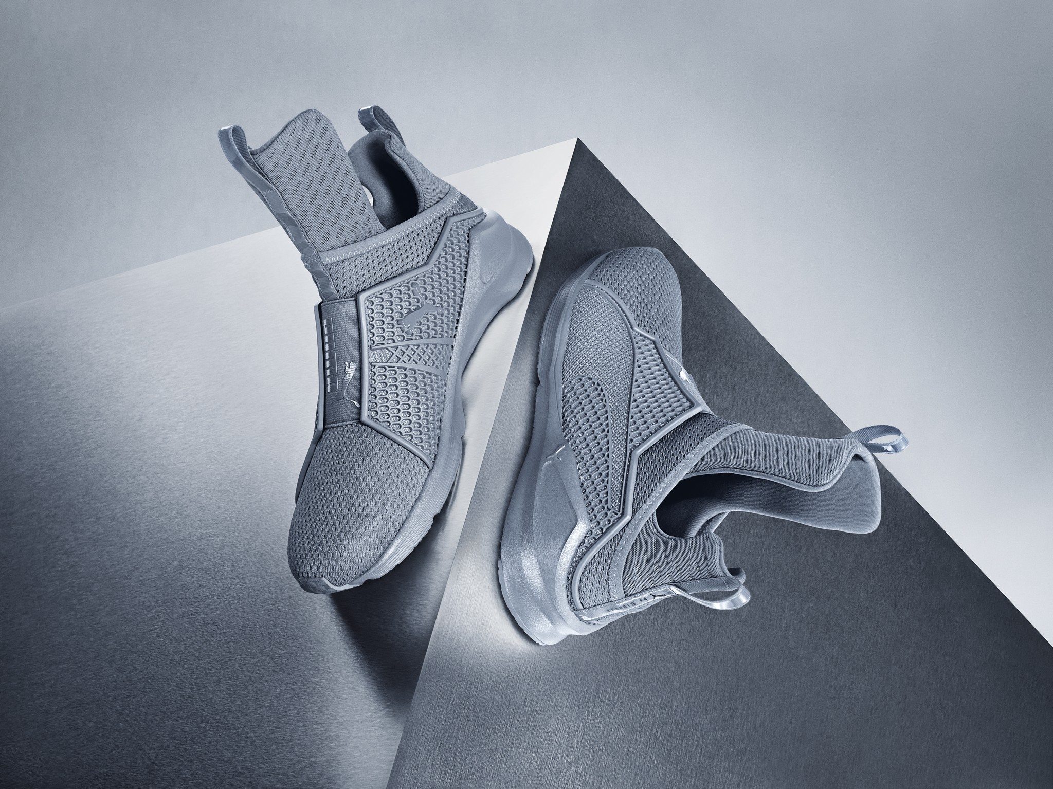 93f44d57b9e2b761_16SS_RT_FENTY-Trainer-Grey_RGB_1_