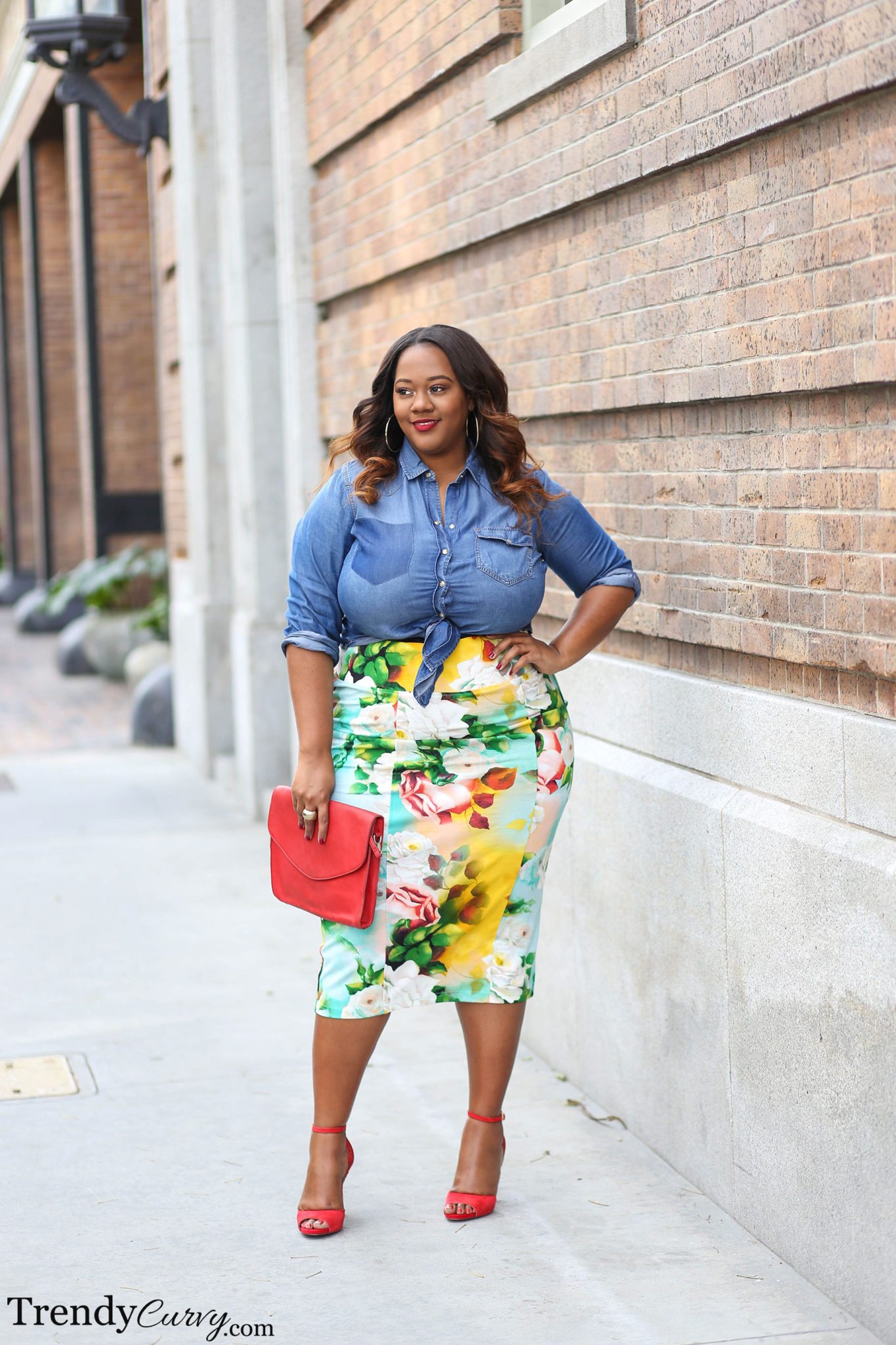 Trendy, Curvy And 100% Chic: Kristine Thompson Is On A Fashion Mission And  Taking The World By Storm!