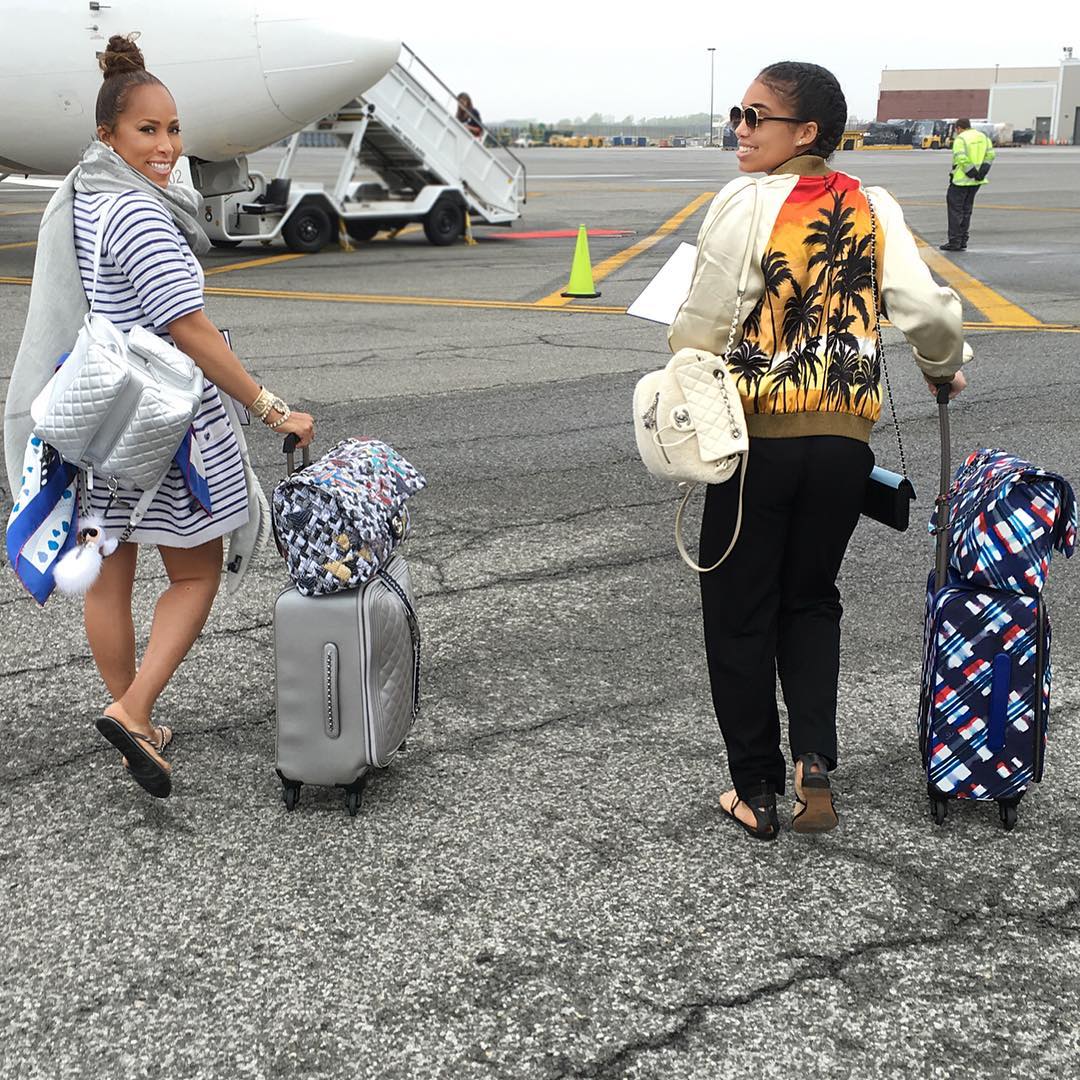 Ma'am…Where You Carrying That to Tho?': Marjorie Harvey's New  Plane-Inspired Purse Worth $39,000 Sparks a Frenzy Online
