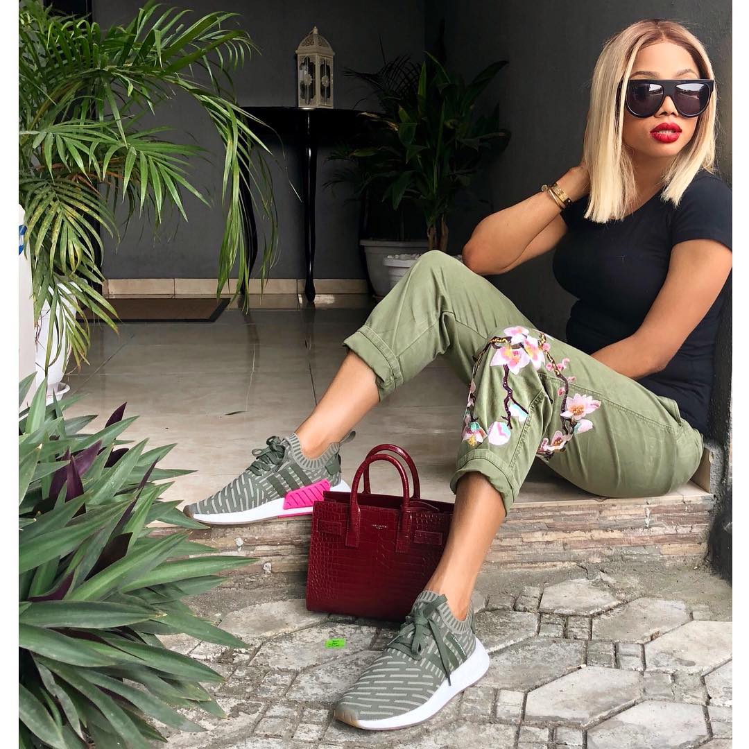 toke-makinwa-proves-shes-true-shade-queen-trendy-eyewear-collection