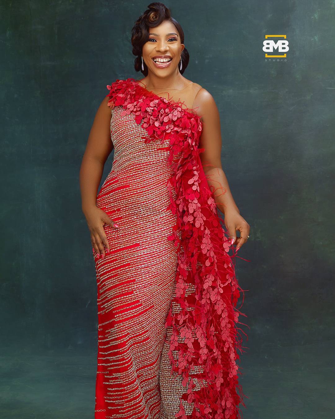 aso-ebi-friday-details-let-magnificently-designed-pieces-inspire-aso-ebi-look