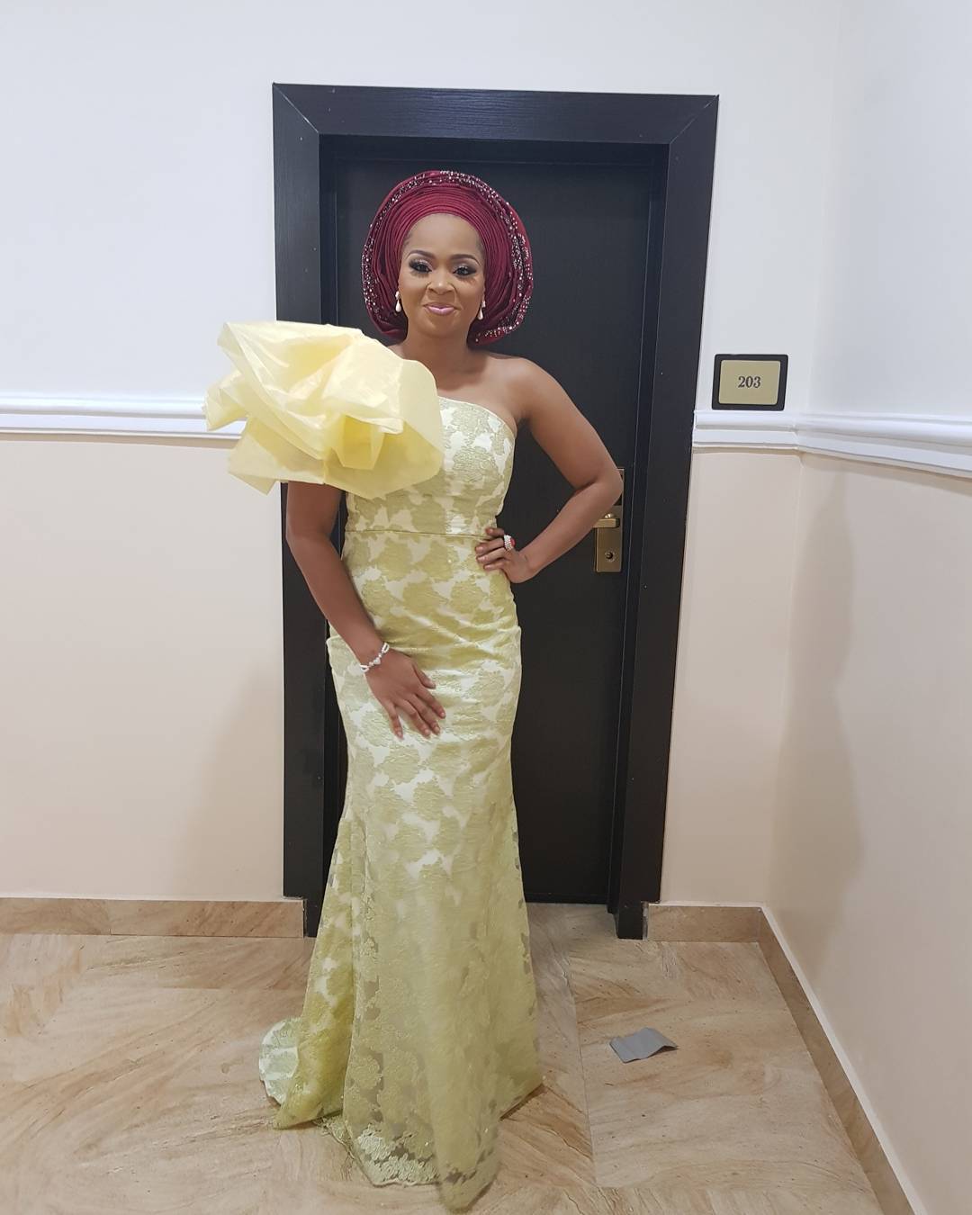 aso-ebi-friday-details-let-magnificently-designed-pieces-inspire-aso-ebi-look