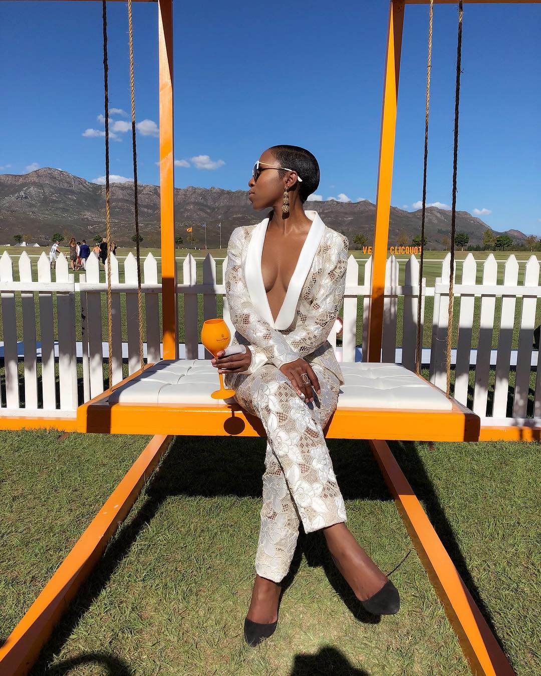 the-looks-that-stole-the-spotlight-at-the-2018-veuve-clicquot-masters-polo-in-cape-town
