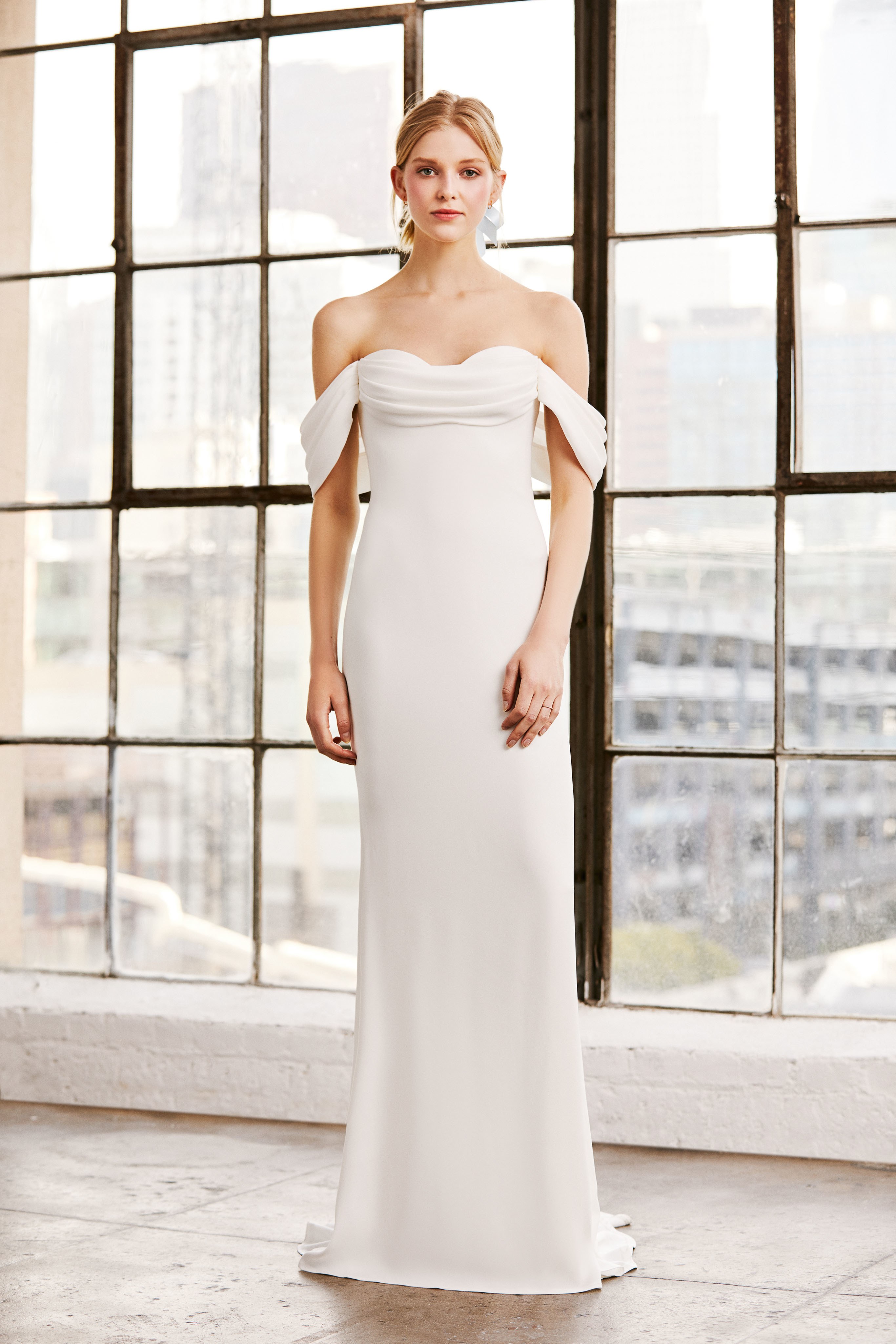 pure-elegance-tadashi-shojis-spring-2019-wedding-collection-is-a-must-see