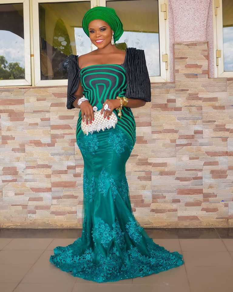 10 Aso Ebi Looks That Lets Your Shoulders Do The Talking