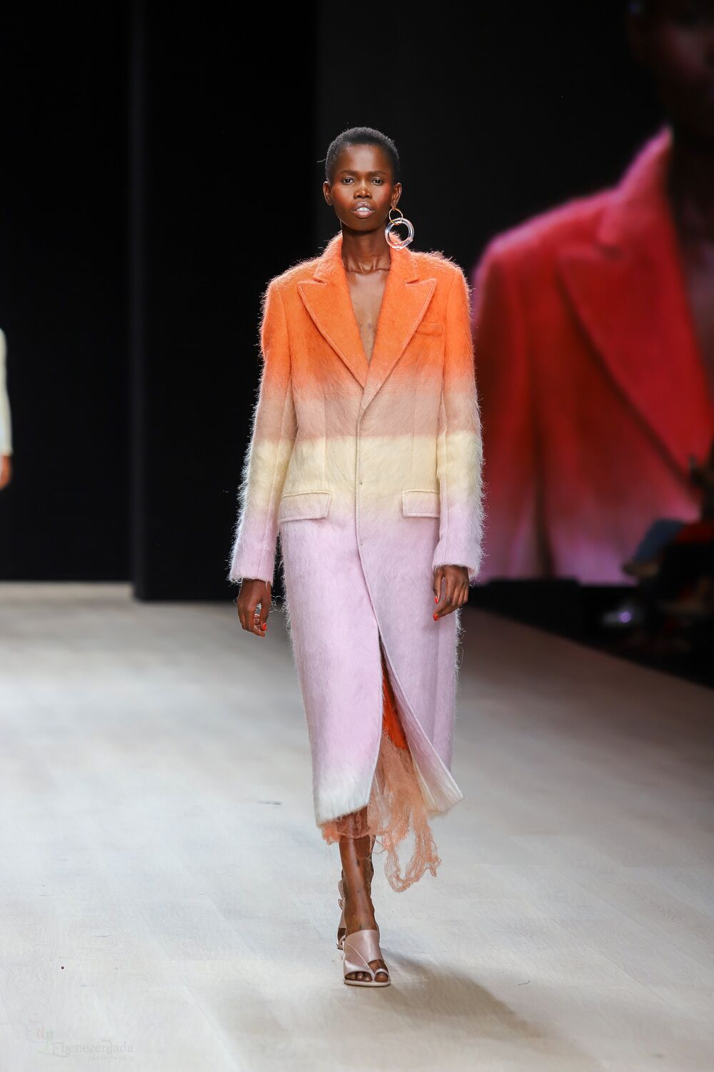 arise-fashion-week-2019-esteban-cortazar-unveiled-sleek-yet-expressive-fashion