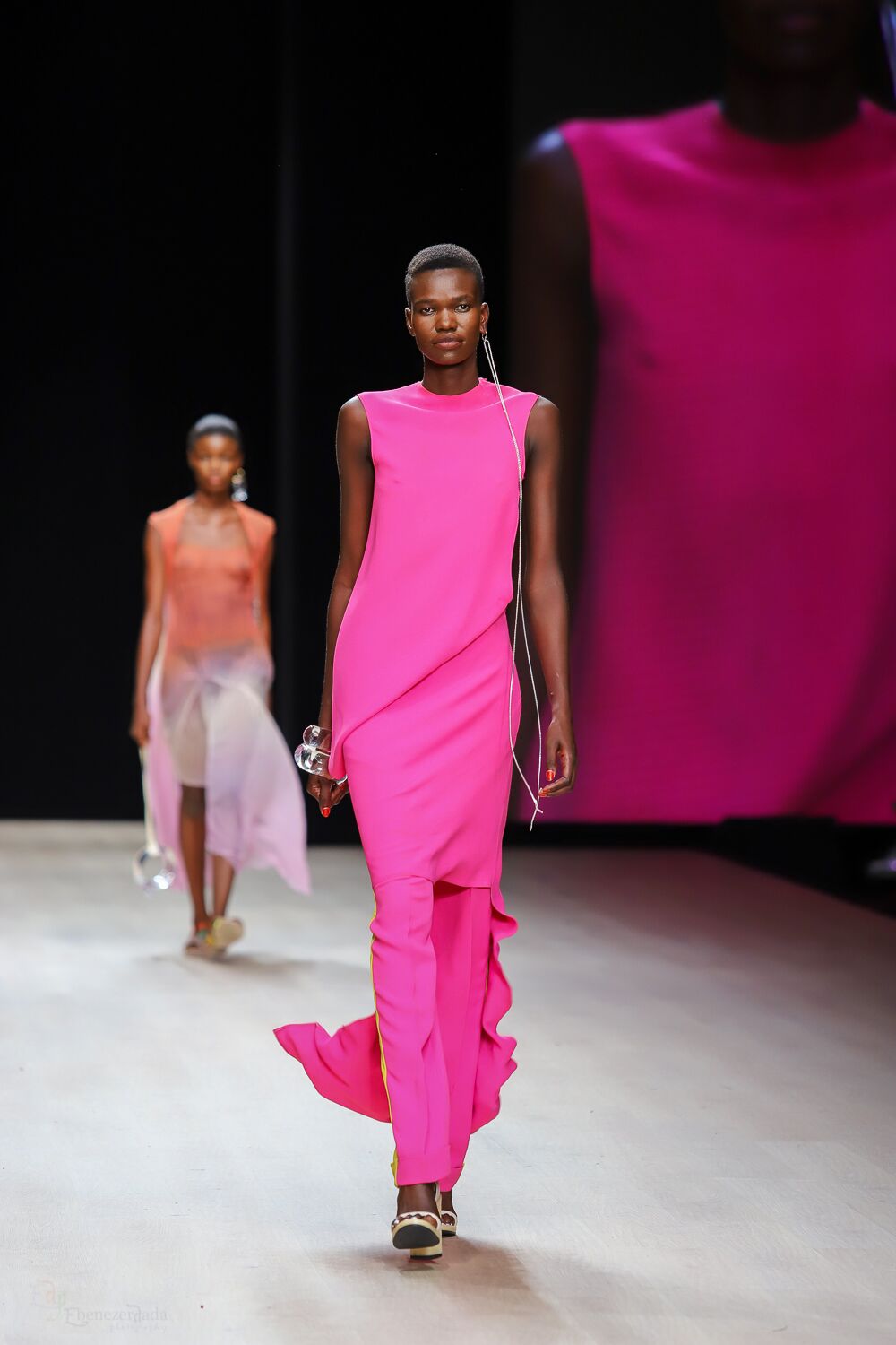 arise-fashion-week-2019-esteban-cortazar-unveiled-sleek-yet-expressive-fashion