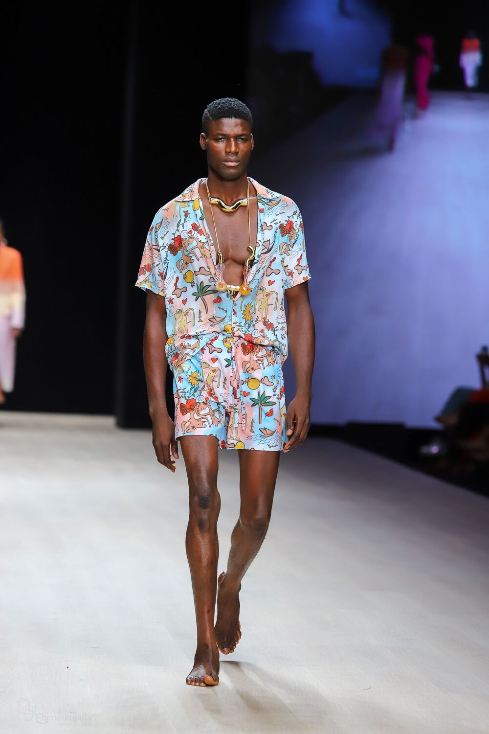 arise-fashion-week-2019-esteban-cortazar-unveiled-sleek-yet-expressive-fashion