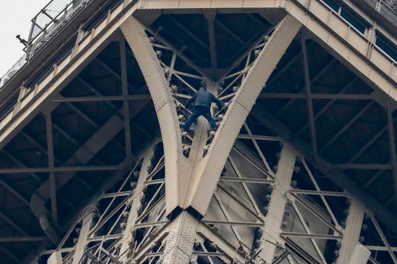 Eiffel tower climber