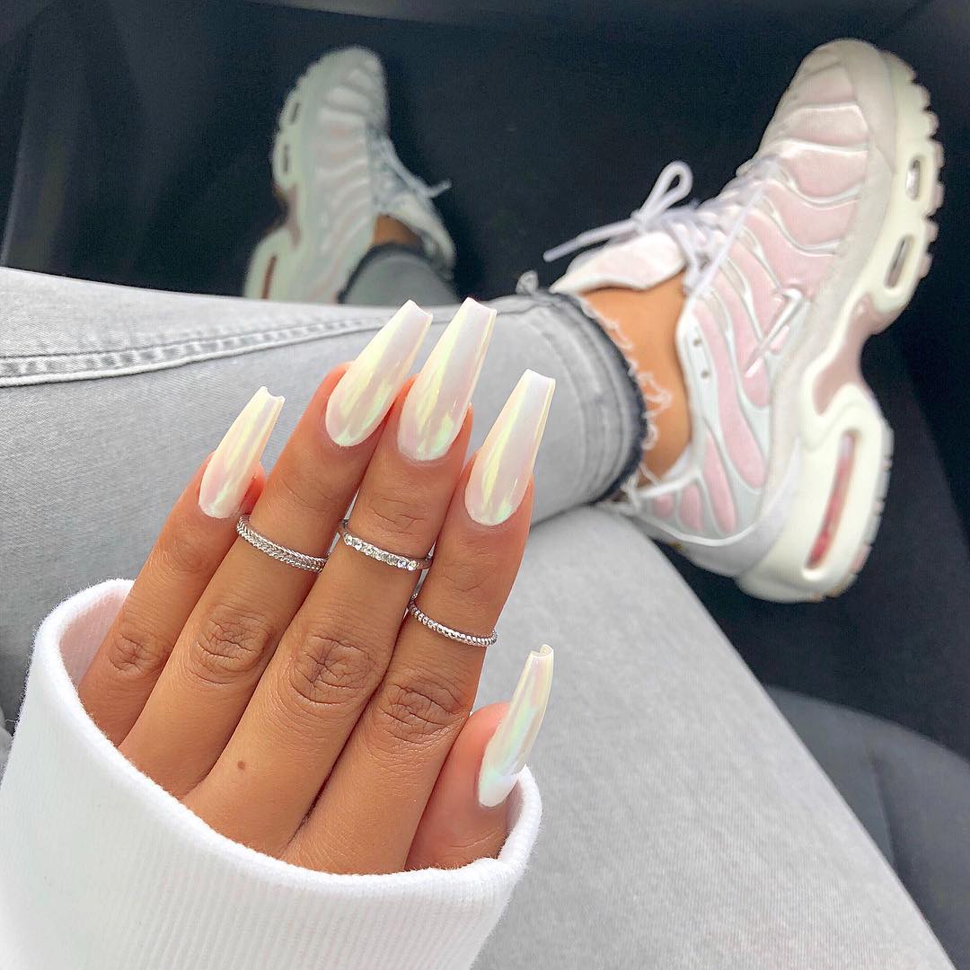 sherlina-nym-neon-white-nails-manicure
