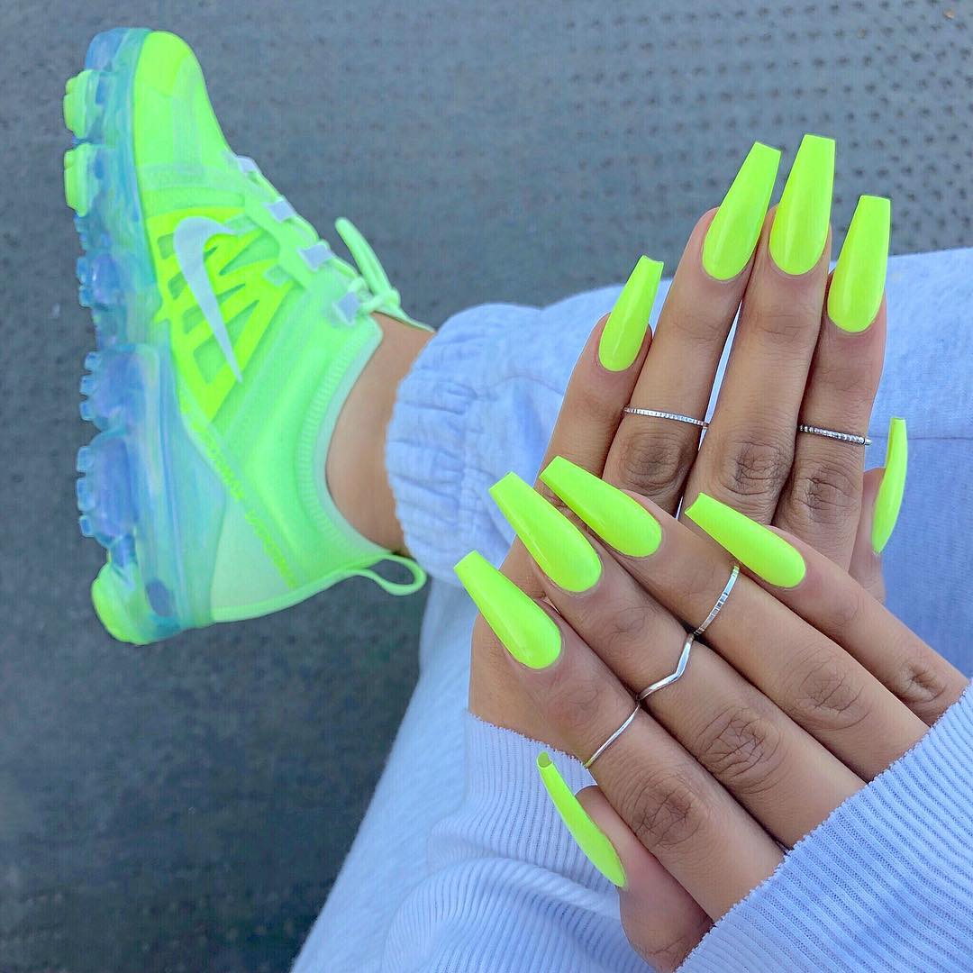 sherlinanym-neon-nail-manicure