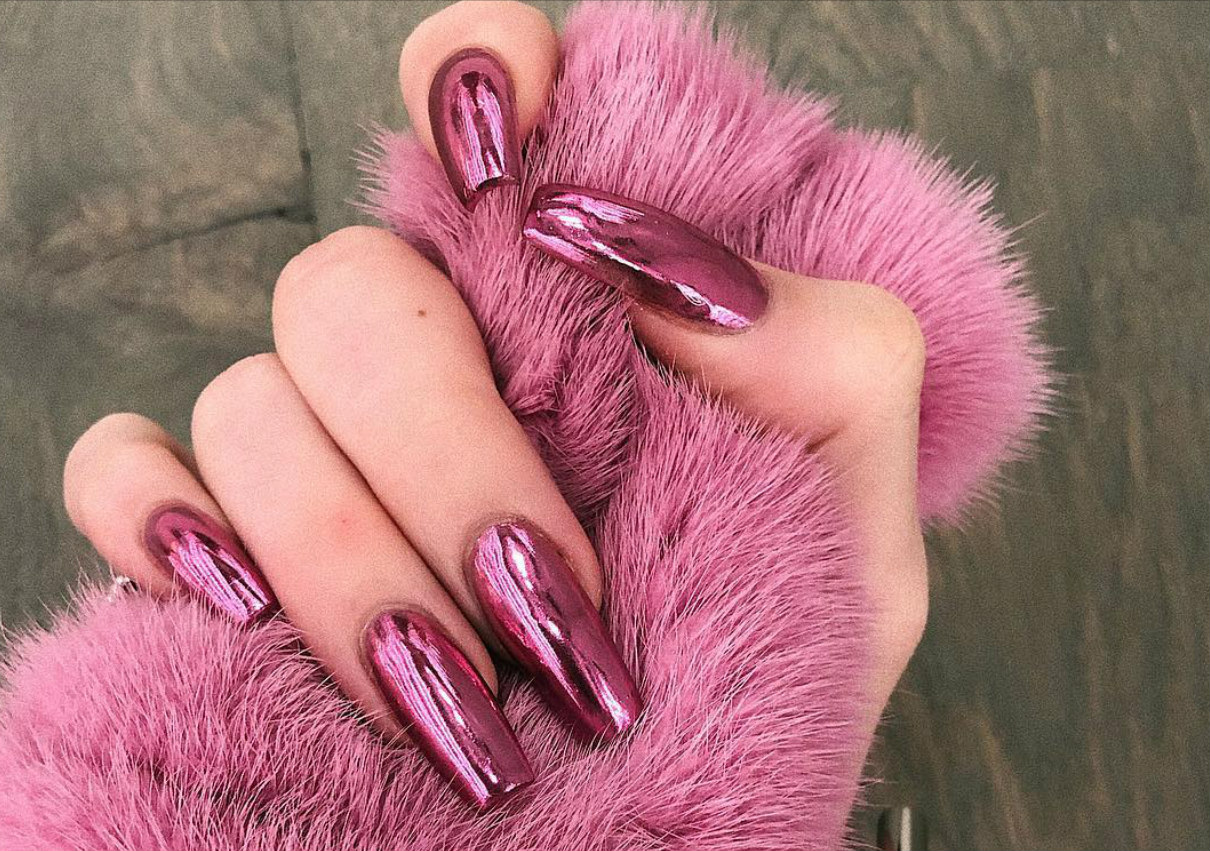 kylie-jenner-nails-pink-2019-shape-stars-ombre-shape-polish