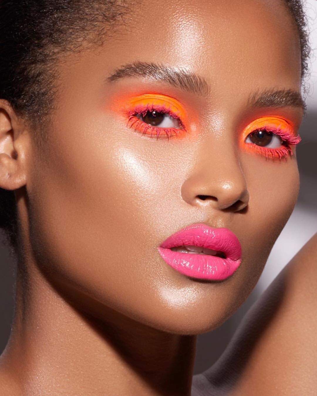 neon-makeup-orange-eye-and-pink-lip-style-rave