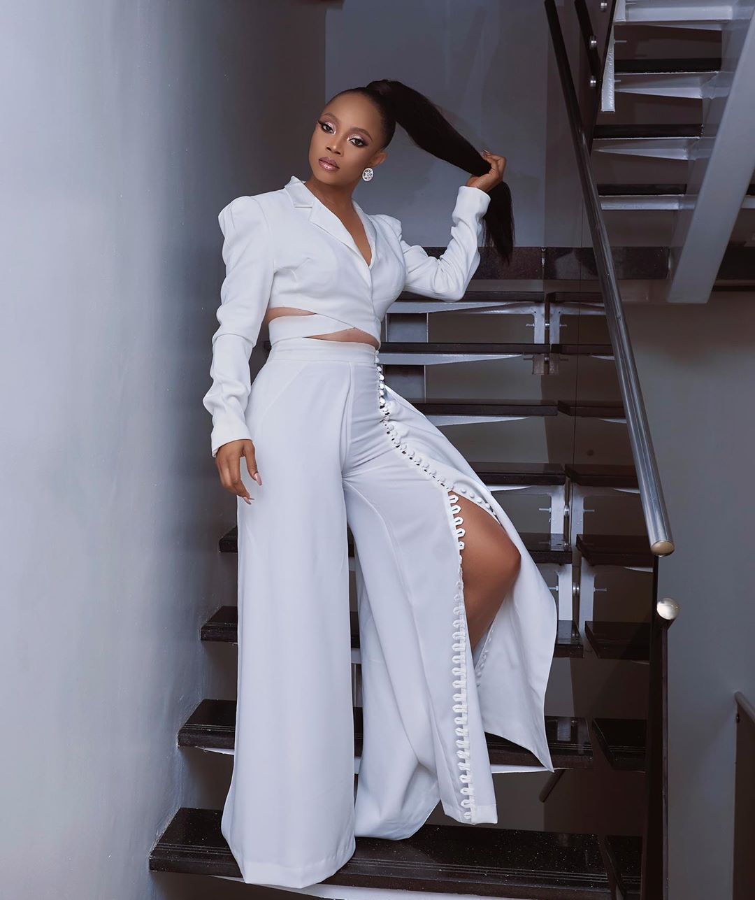 toke-makinwa-style-temple-all-white-outfit