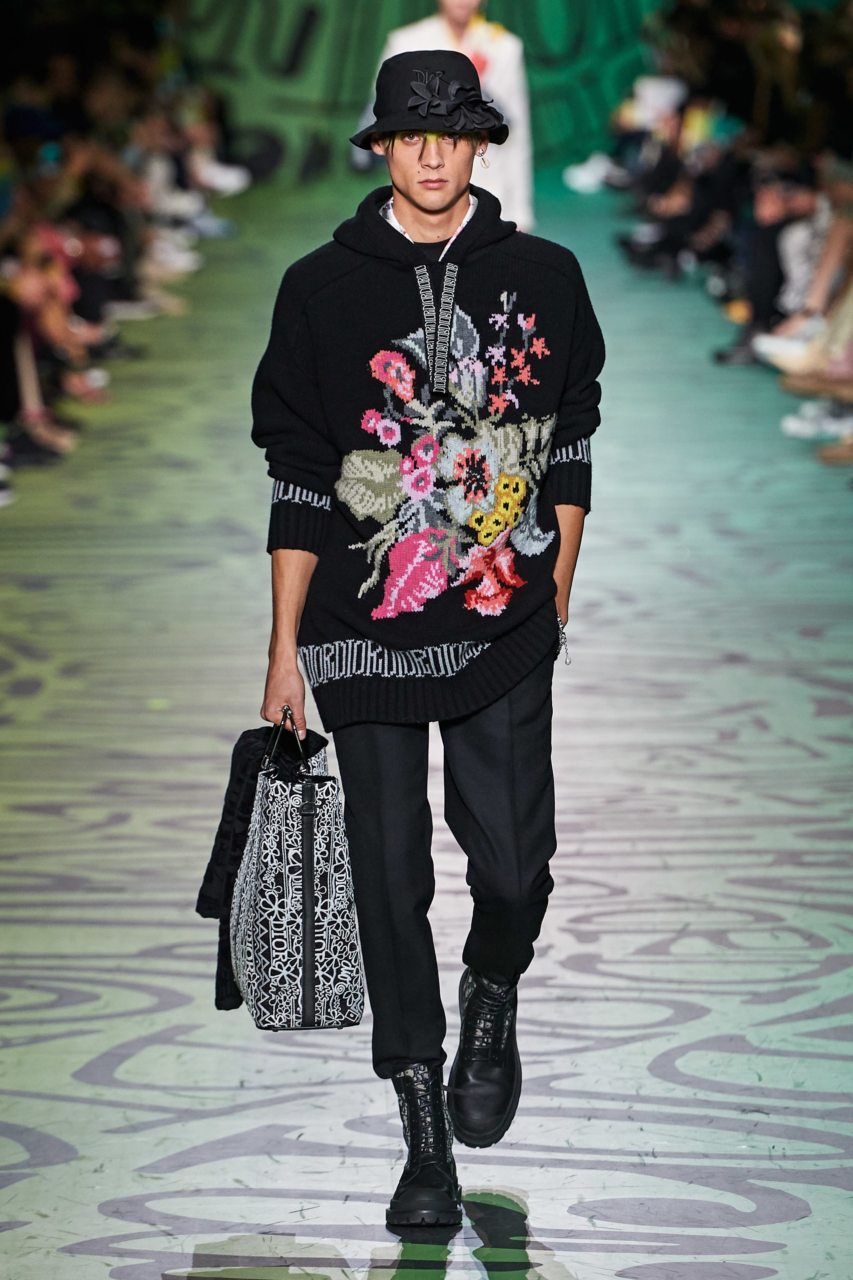 kim-jones-and-shawn-stussy-take-over-miami-with-dior-mens-fall-2020-collection