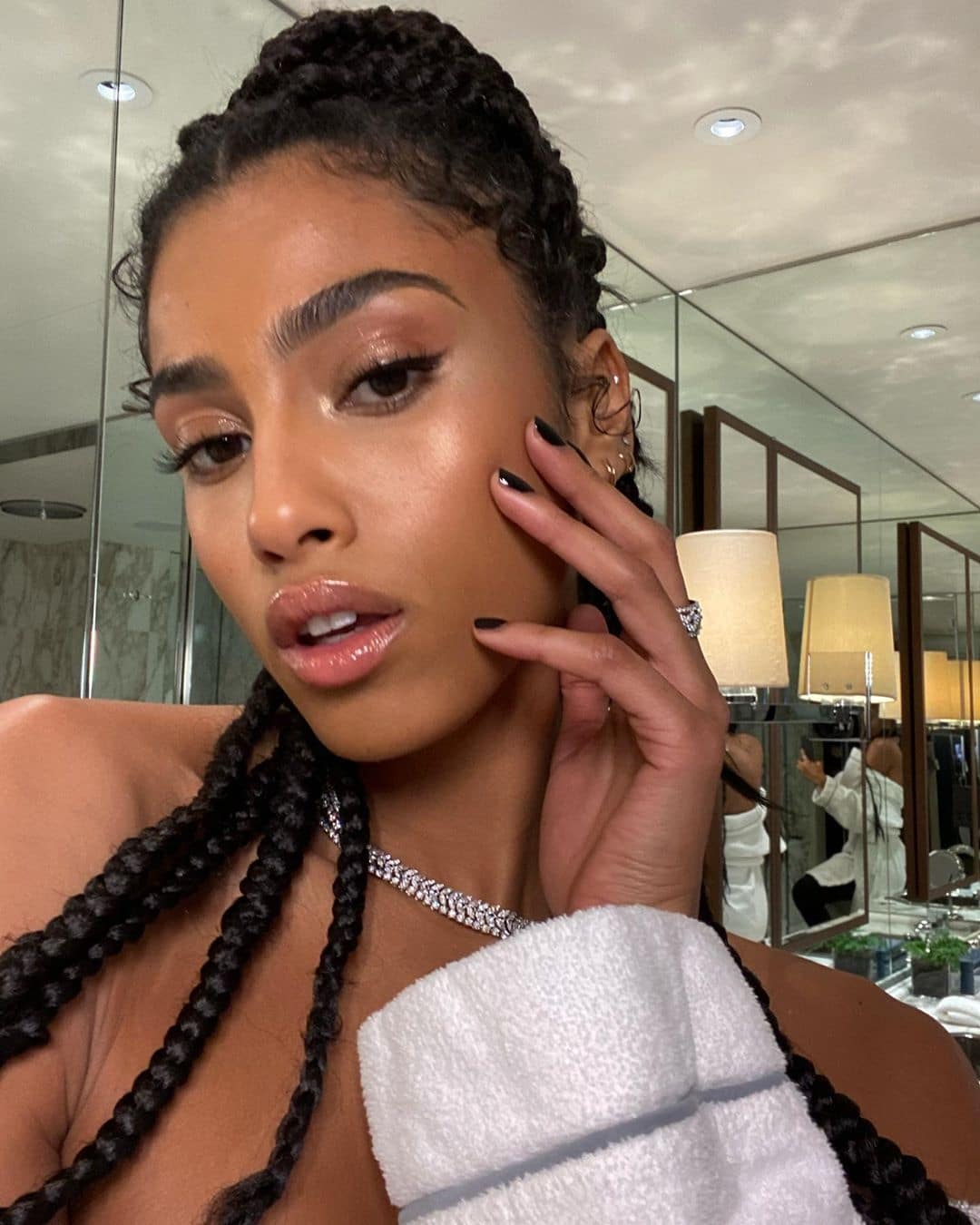 imaan-hammam-natural-beauty-facebeat-barely-there-makeup