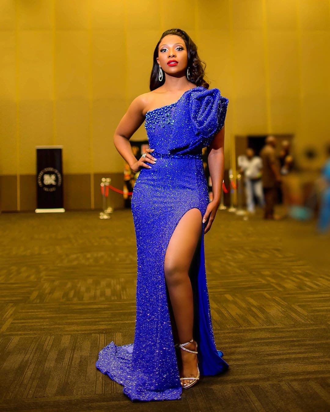 pearl-modiadie-how-to-wear-blue-with-style-pantone-colour-of-the-year-2020