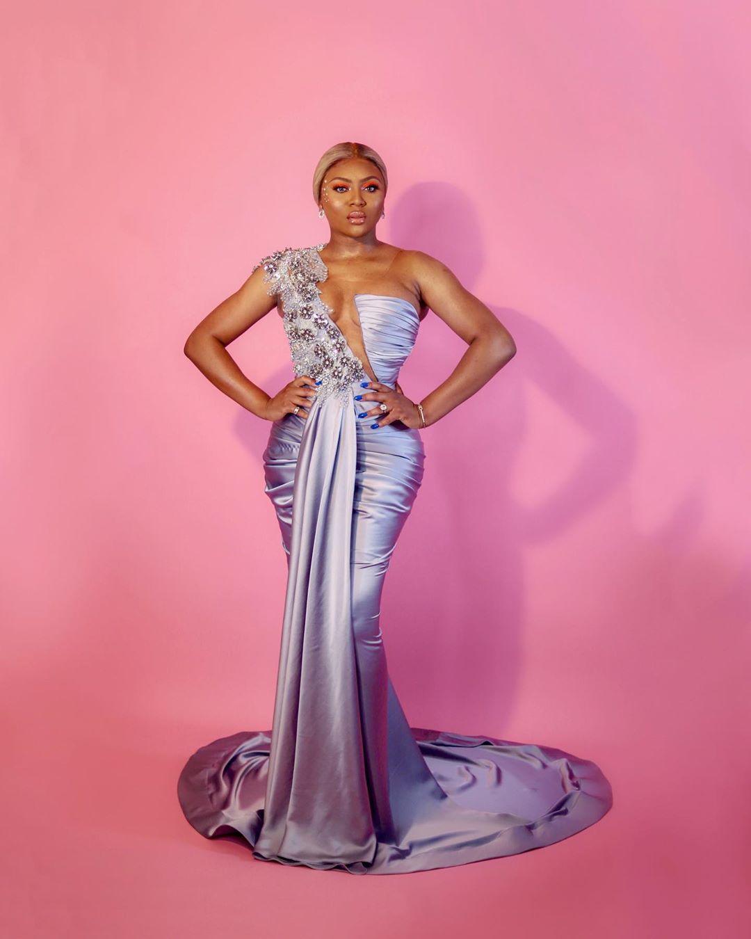 2020-amvcas-the-most-rave-worthy-looks-on-the-red-carpet-theravelist