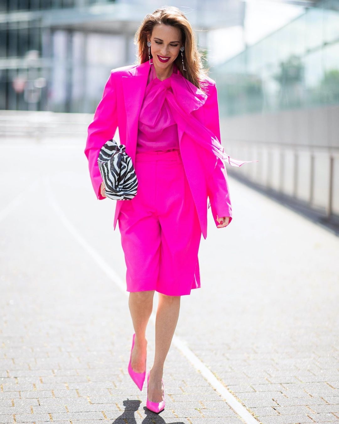 how-to-style-fuchsia-pink-blazer