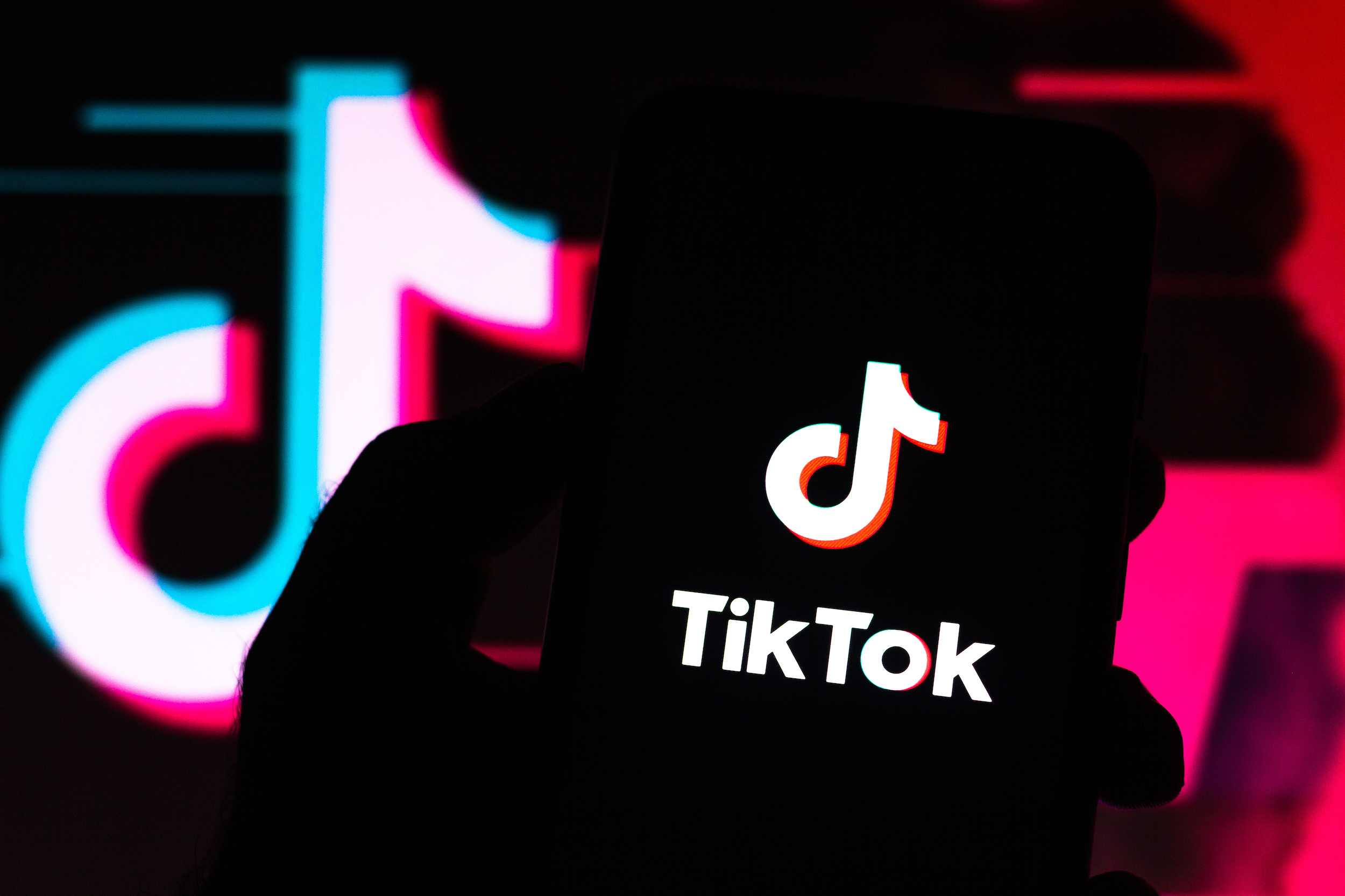 simi-apologizes-to-lgbt-community-microsoft-to-buy-tiktok-iker-casillas-retires-latest-news-global-world-stories-tuesday-august-2020-style-rave