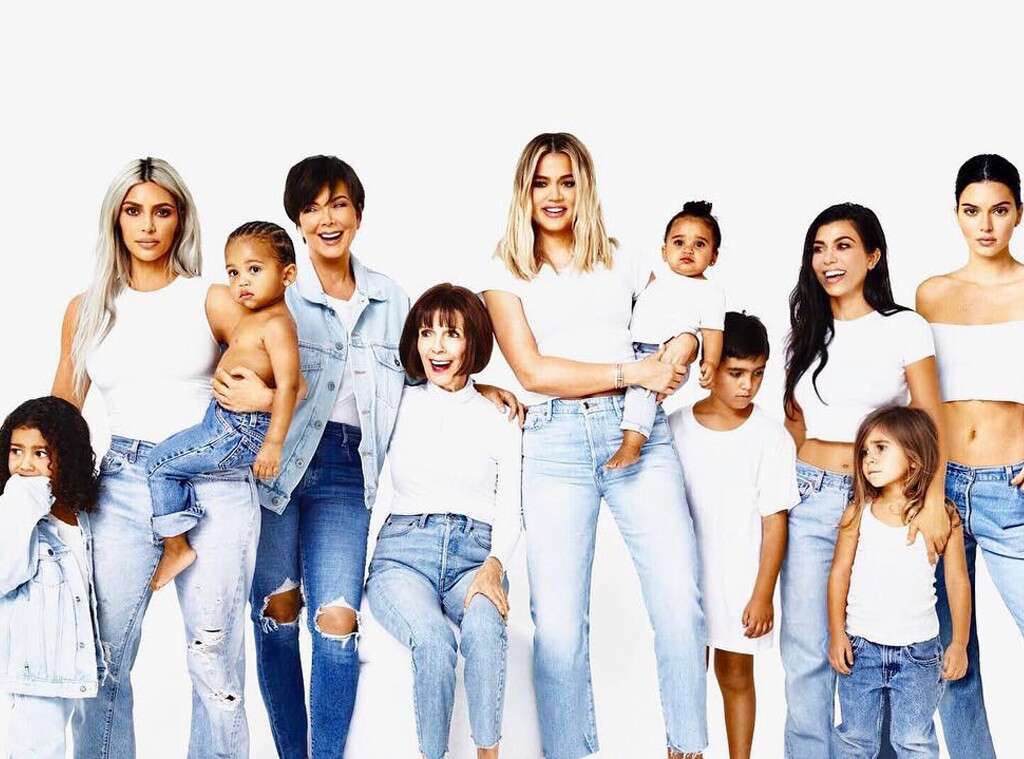keeping-up-with-the-kardashian-jenner-clan-ended-finale-christmas-cards
