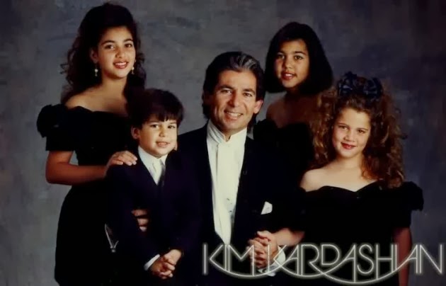 keeping-up-with-the-kardashian-jenner-clan-ended-finale-christmas-cards