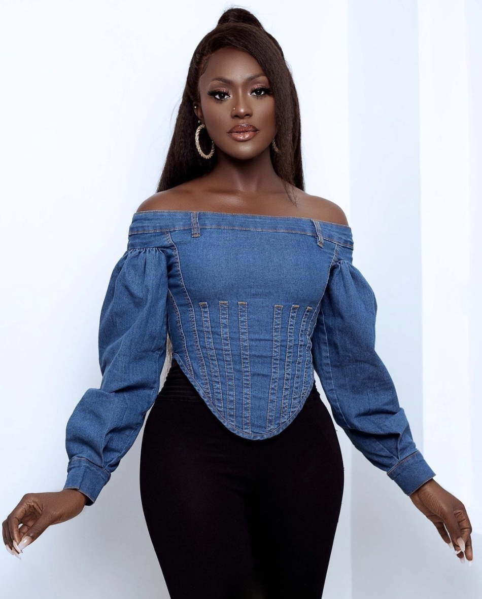 Linda Osifo tops with puffy sleeves stylerave