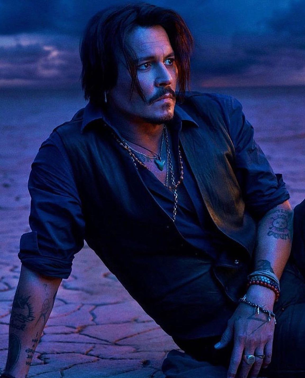 johnny-depp-fans-buy-dior-cologne-to-show-support