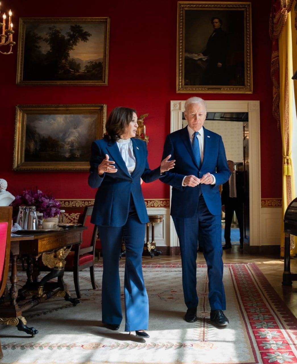 kamala-harris-power-dressing-fashion