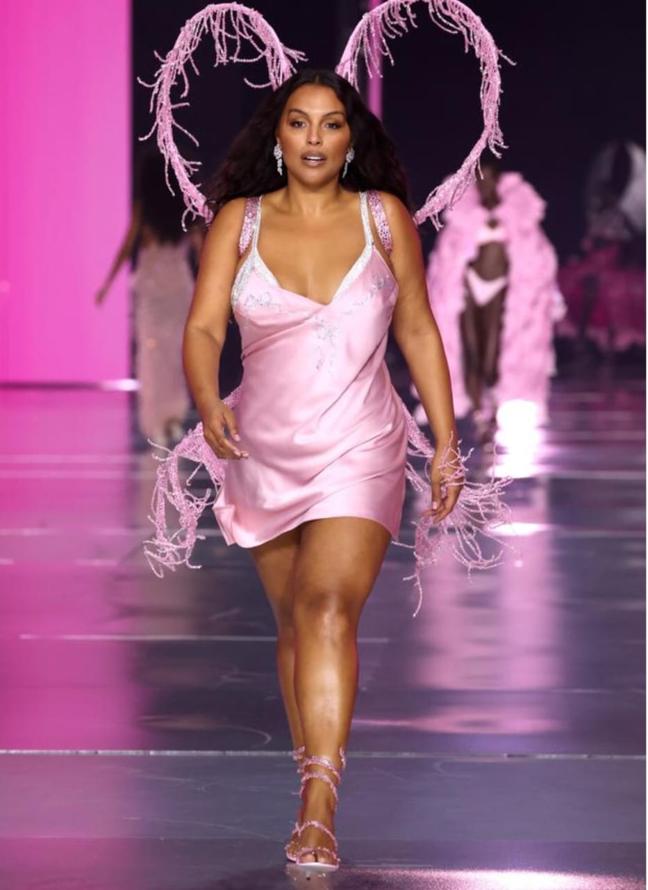 Paloma Elsesser victorias-secret-fashion-show-2024