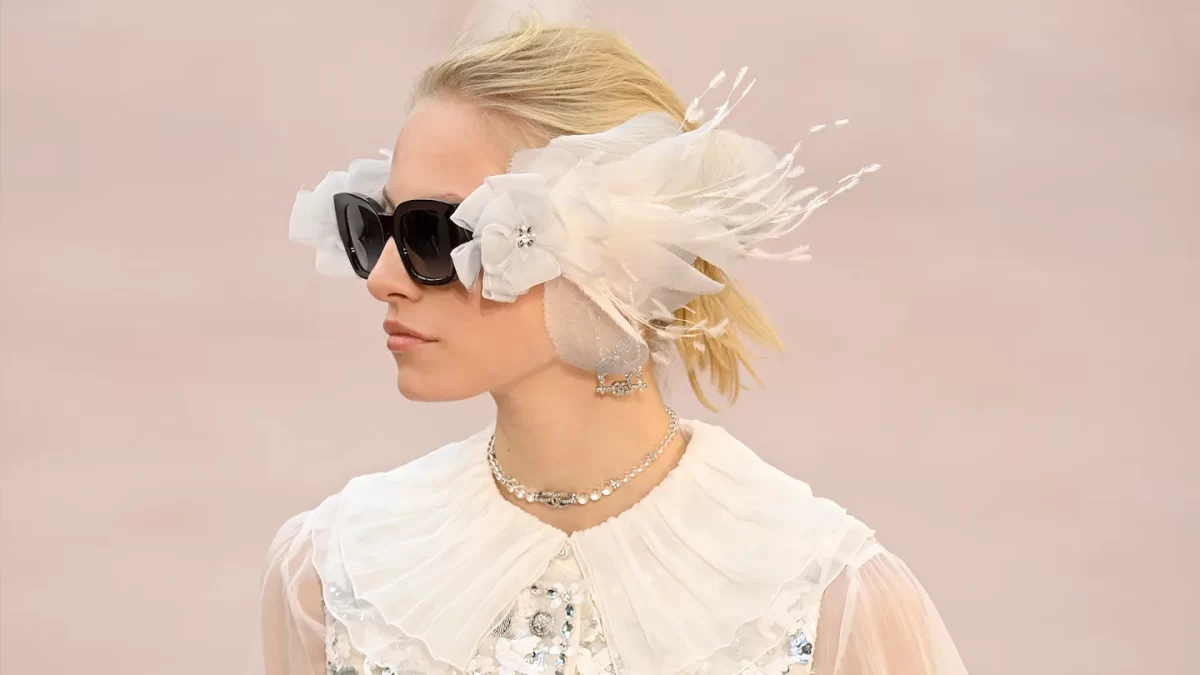 chanel-model-wearing-bridal-wedding-hair-accessories-for-2025