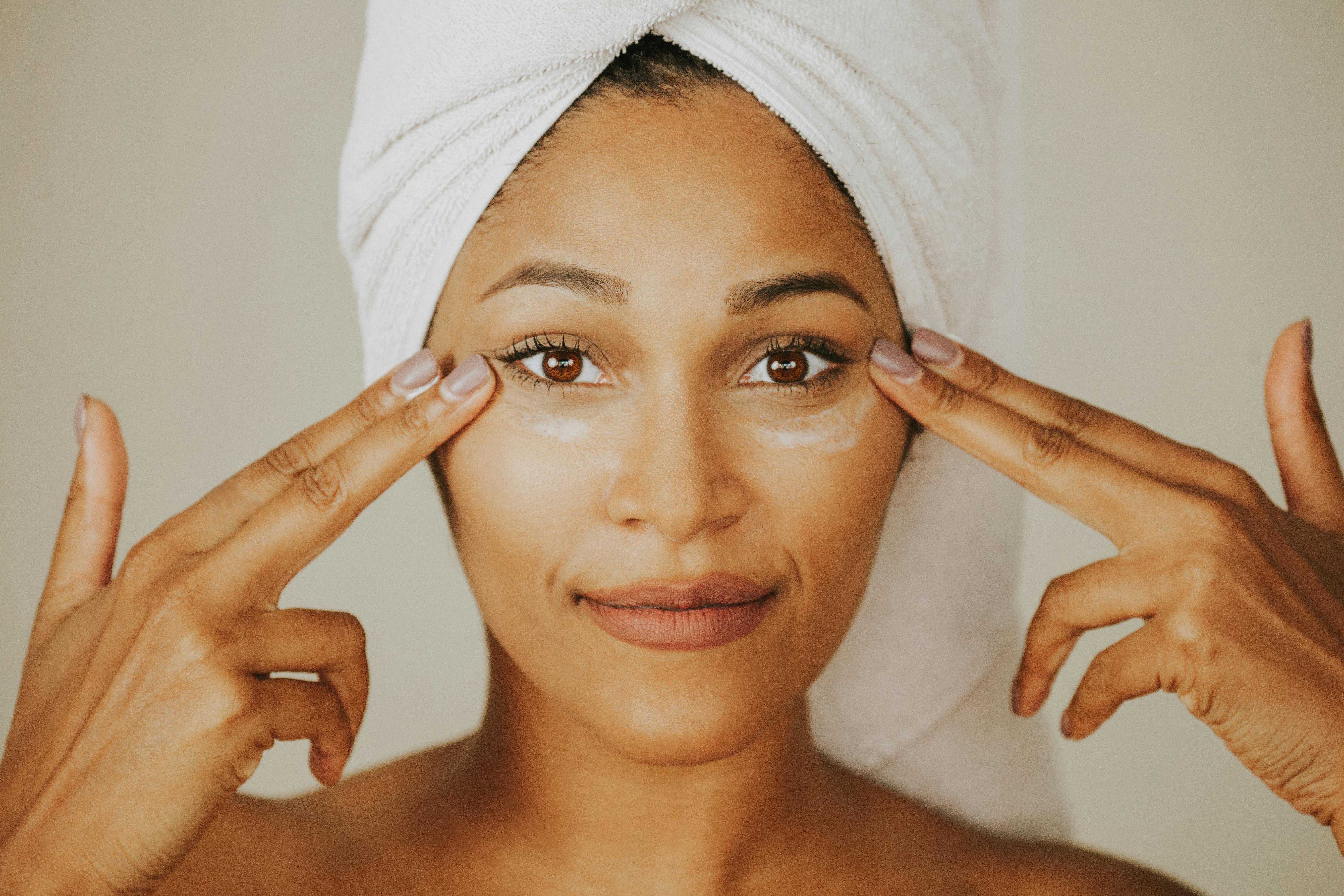 why-you-should-clock-into-the-benefits-of-exfoliating-pads