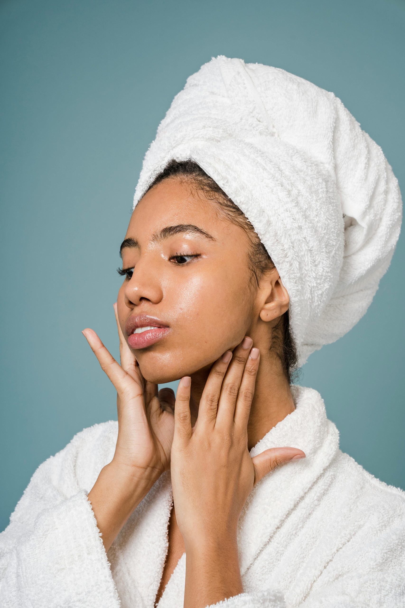 woman with smooth skin with exfoliating pads
